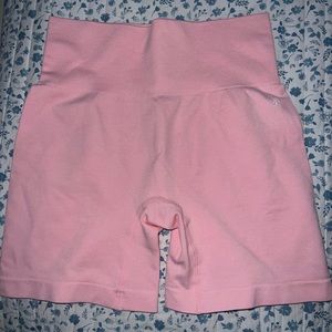 Light pink biker shorts, seamless size US medium, worn once